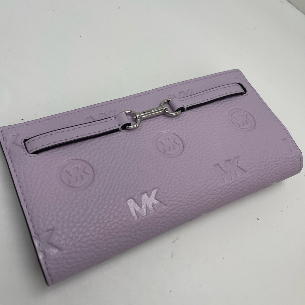 MICHAEL KORS Carson Large Logo Debossed Snap Wallet
Light Quartz 
NWT